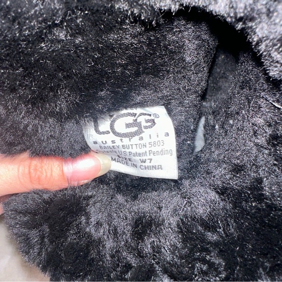 UGG Australia Black Suede Leather Bailey Button Boots Size 7 - Picture 15 of 16